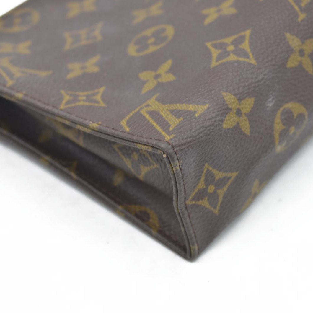 LOUIS VUITTON Monogram Toiletry 19