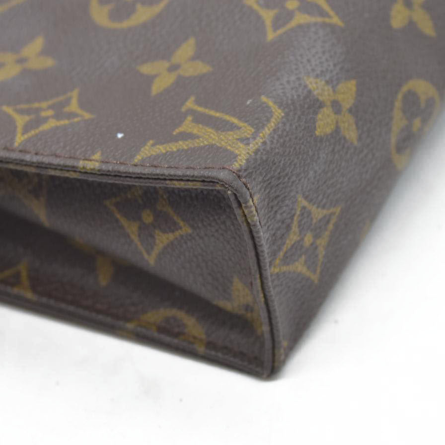 LOUIS VUITTON Monogram Toiletry 19
