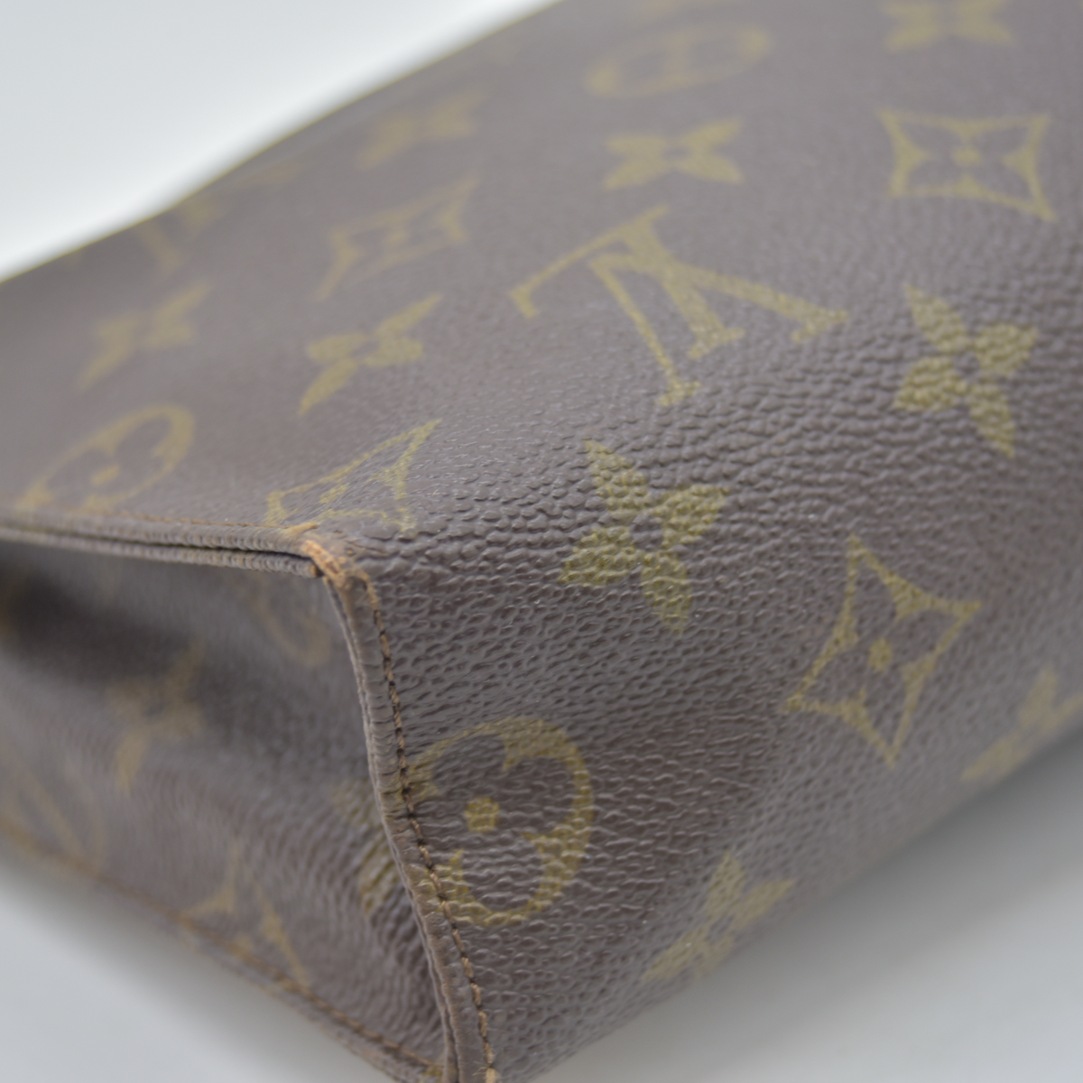 $760 Louis Vuitton Toiletry Pouch 26 843 CONSIGNMENT