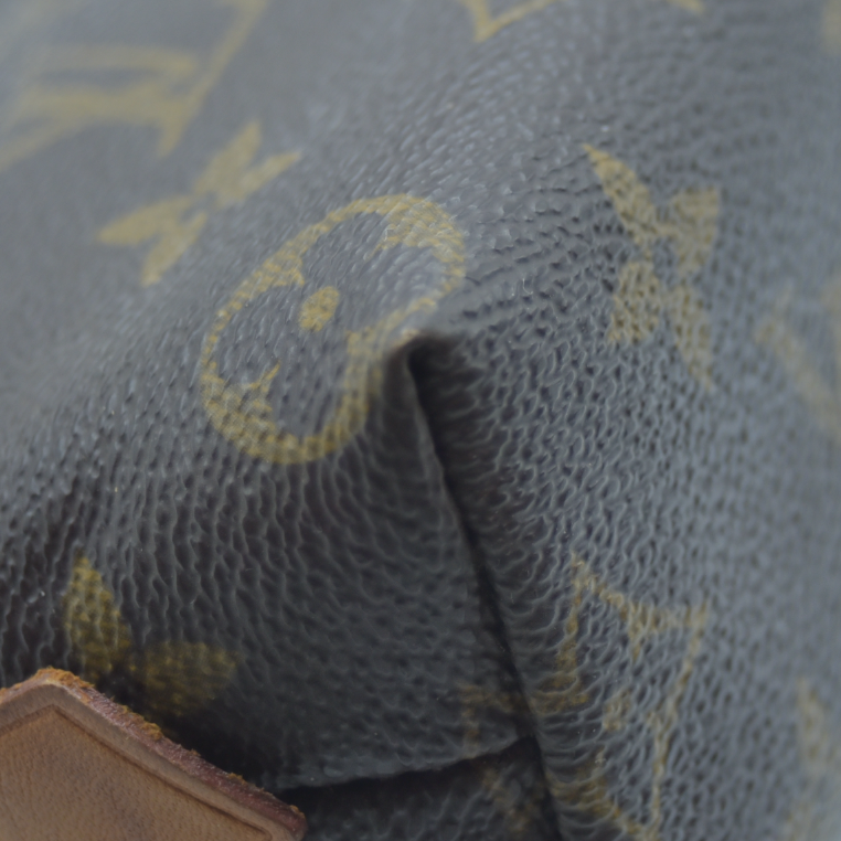 $625 2003 LOUIS VUITTON Monogram Cosmetic Pouch SD0023