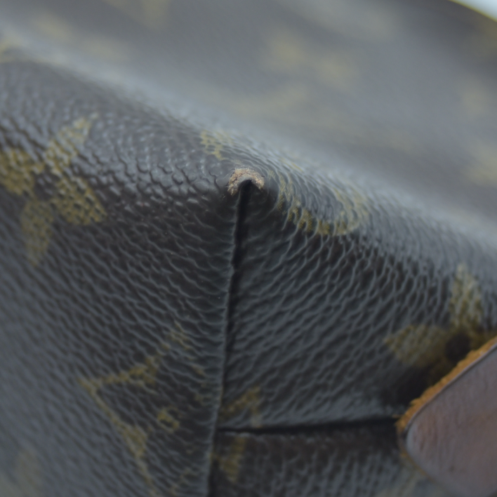 $625 2004 LOUIS VUITTON Monogram Cosmetic Pouch CA0034