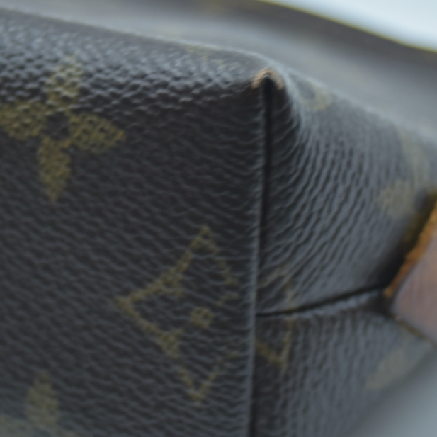 $625 2004 LOUIS VUITTON Monogram Cosmetic Pouch CA0034