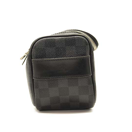 $880 LOUIS VUITTON Damier Graphite Toiletry Pouch