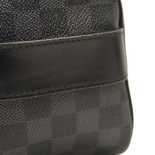 $880 LOUIS VUITTON Damier Graphite Toiletry Pouch