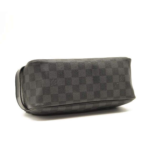 $880 LOUIS VUITTON Damier Graphite Toiletry Pouch