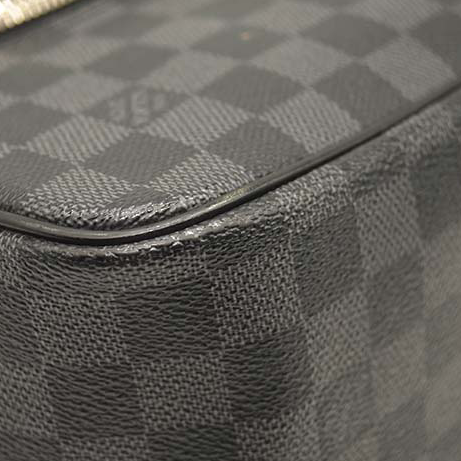 $880 LOUIS VUITTON Damier Graphite Toiletry Pouch