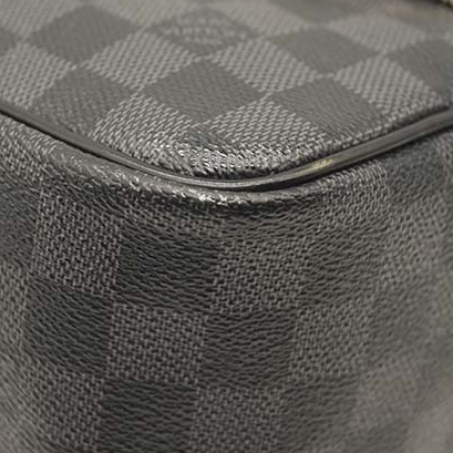 $880 LOUIS VUITTON Damier Graphite Toiletry Pouch