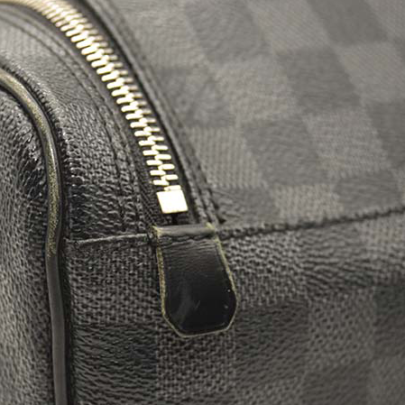 $880 LOUIS VUITTON Damier Graphite Toiletry Pouch