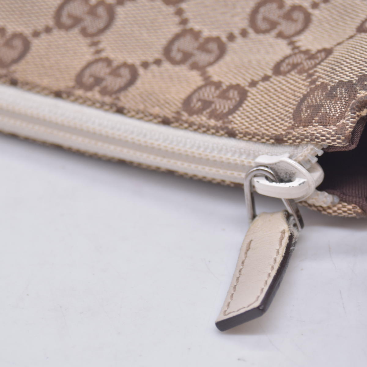 $800 Gucci Monogram Calfskin Perforated Medium Flat Messenger Bag Off White