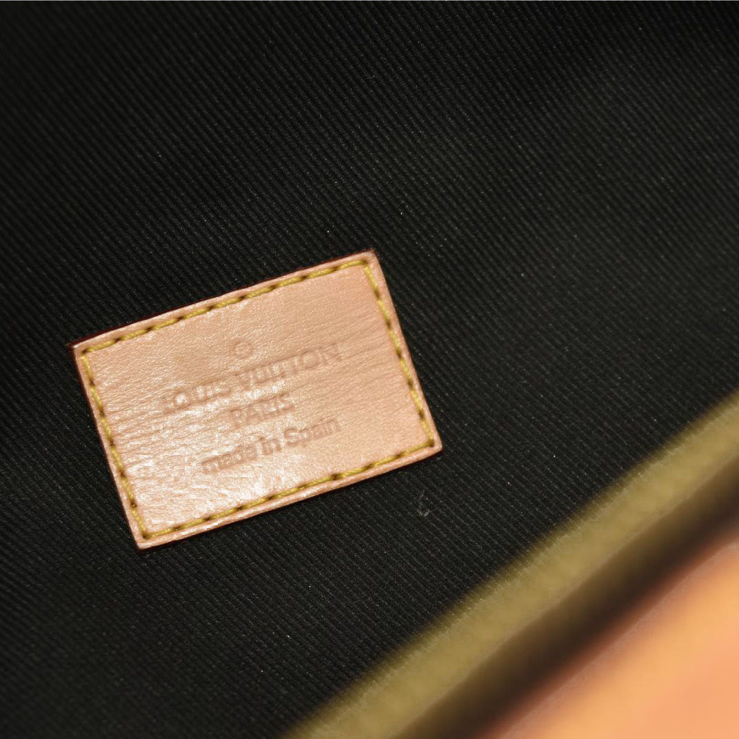 LOUIS VUITTON  Monogram Bumbag CA2129