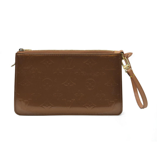 $740 Louis Vuitton  Vernis Lexington Pochette Noisette