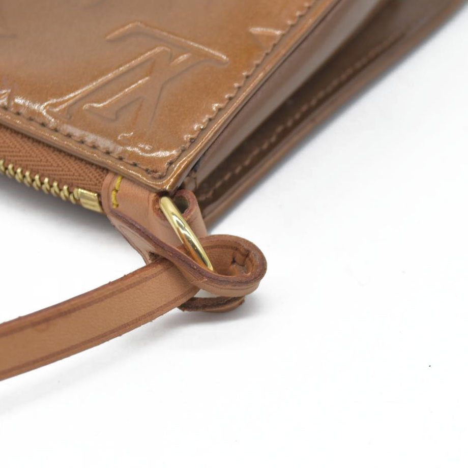 $740 Louis Vuitton  Vernis Lexington Pochette Noisette