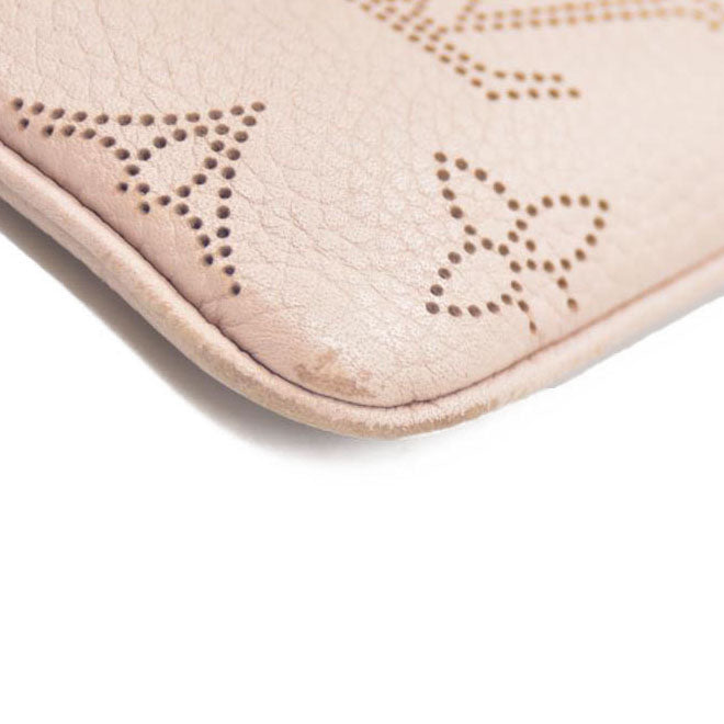 AUCTION Louis Vuitton  Mahina Key Pouch Magnolia