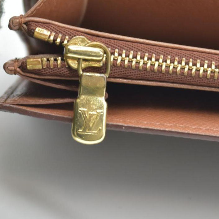 $725 1997 Louis Vuitton Monogram Porte Tresor International Wallet CONSIGNMENT CA0937