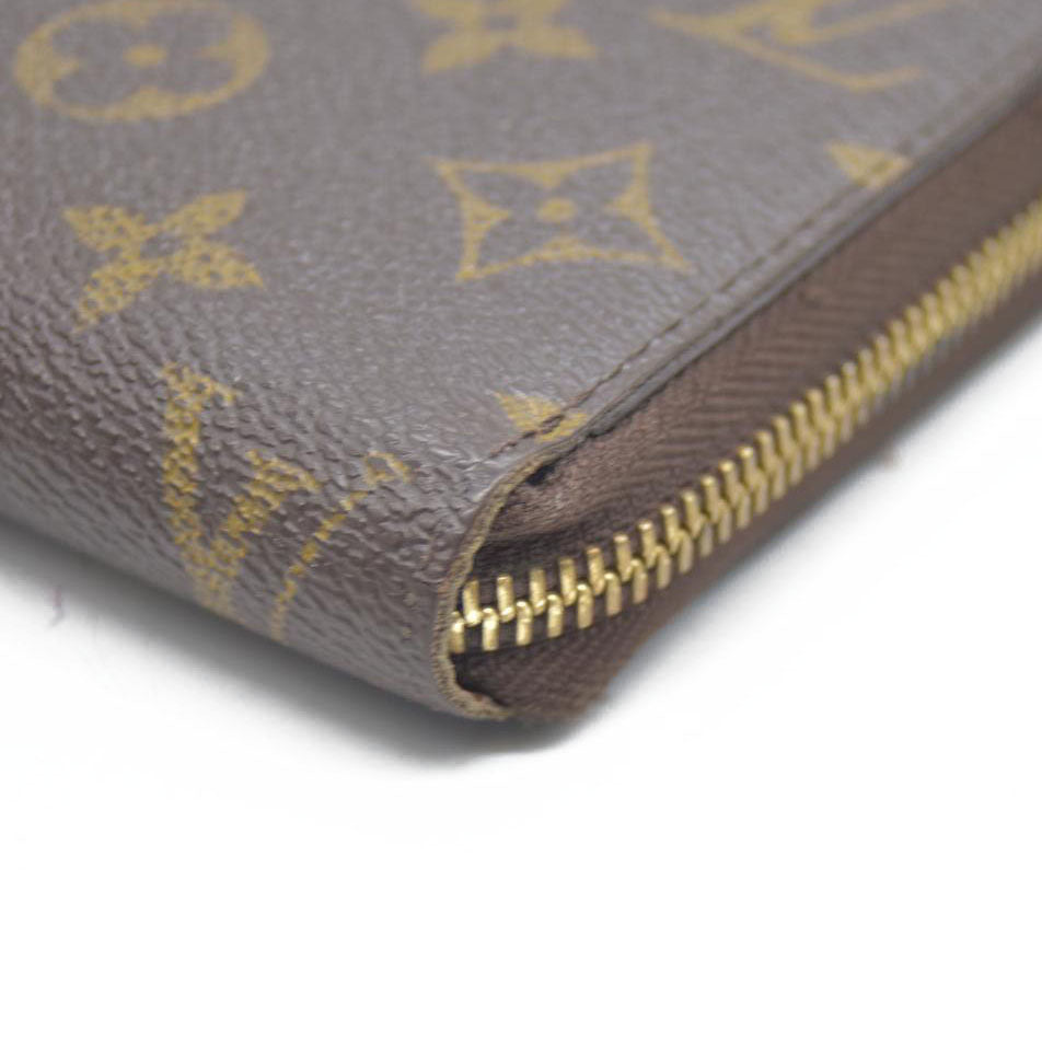AUCTION $915 Louis Vuitton Monogram Zippy Wallet