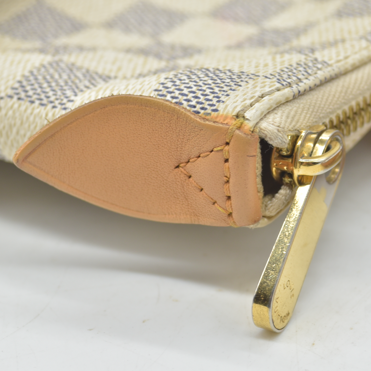 $1440 2011 LOUIS VUITTON Damier Azur Totally MM AR2191