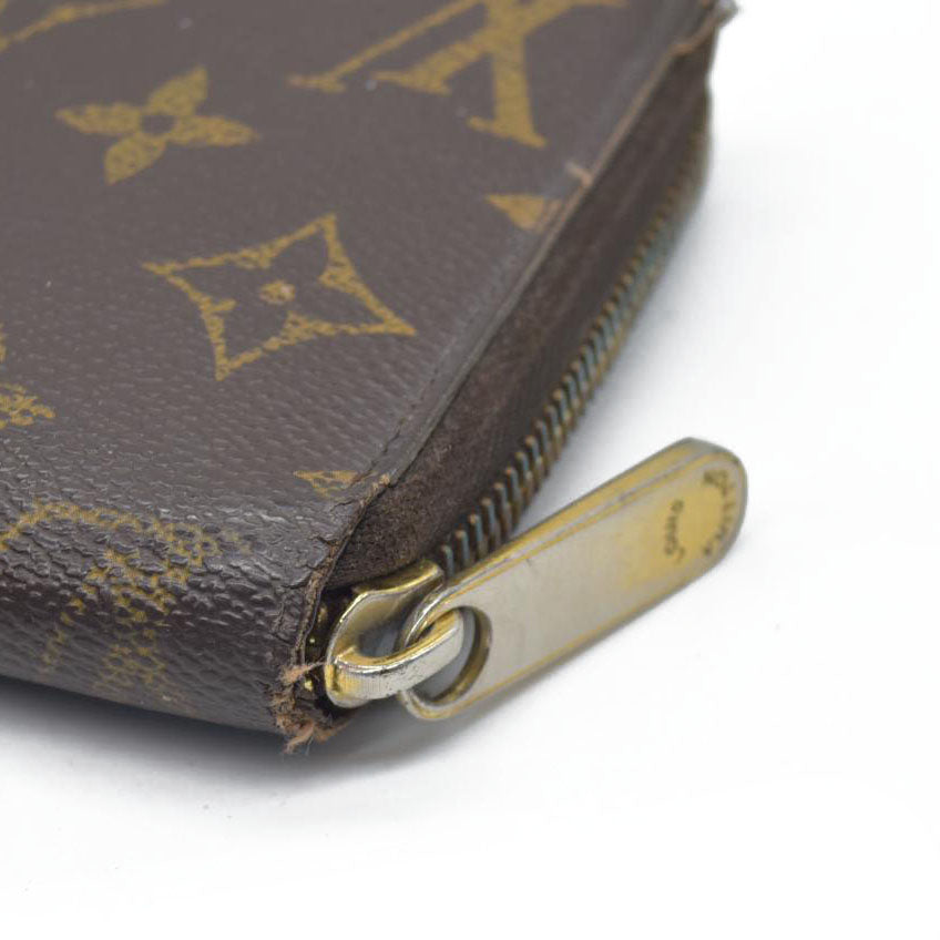 $915 Louis Vuitton 2011 LV Monogram Zippy Wallet CA1131