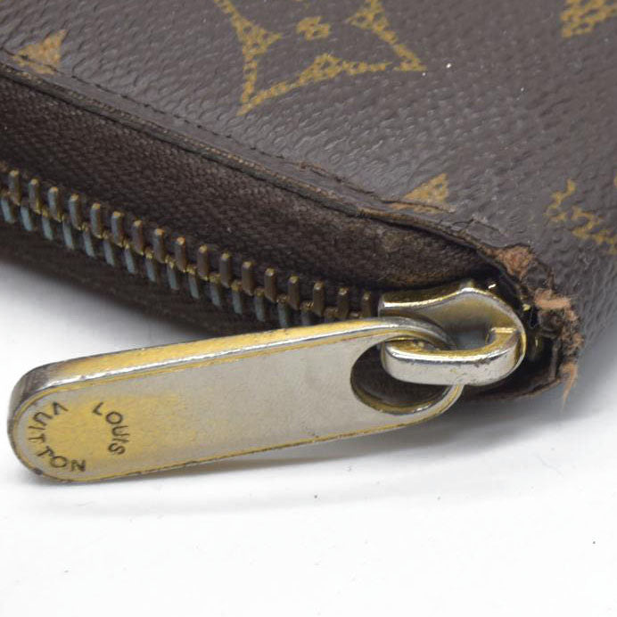 $915 Louis Vuitton 2011 LV Monogram Zippy Wallet CA1131