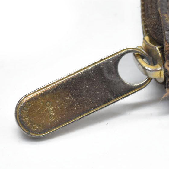 $915 Louis Vuitton 2011 LV Monogram Zippy Wallet CA1131