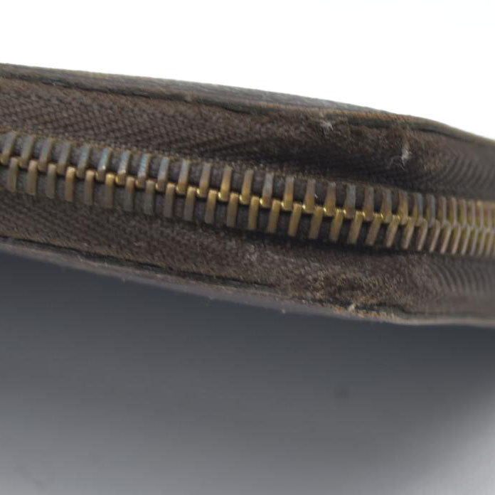 $915 Louis Vuitton 2011 LV Monogram Zippy Wallet CA1131