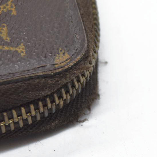 $915 Louis Vuitton 2011 LV Monogram Zippy Wallet CA1131
