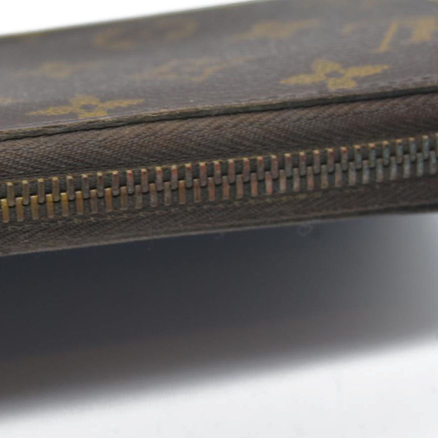 $915 Louis Vuitton 2011 LV Monogram Zippy Wallet CA1131
