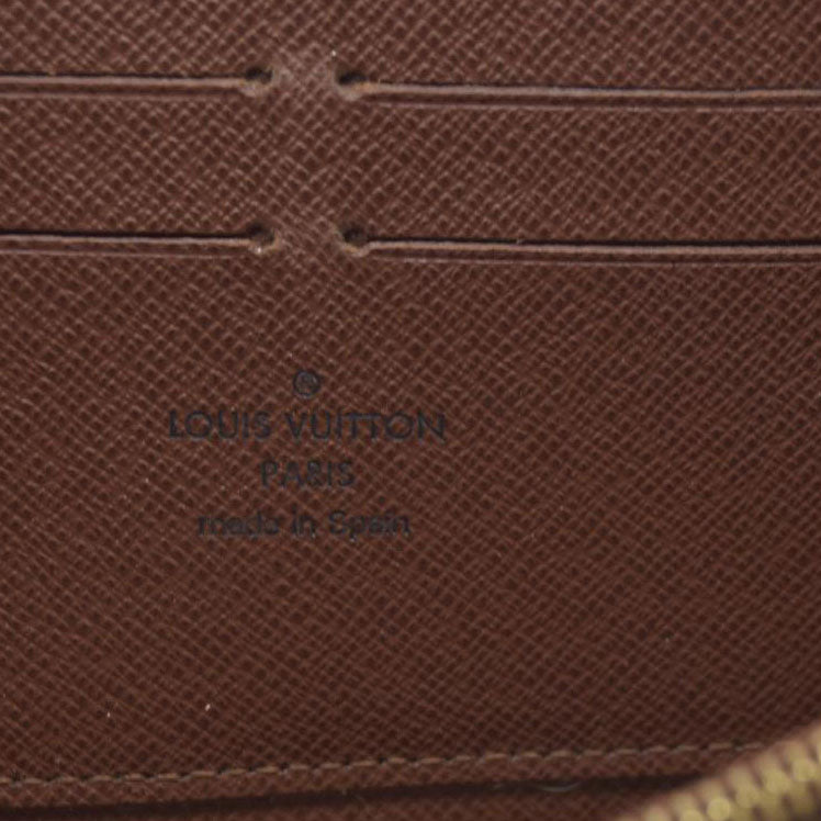 $915 Louis Vuitton 2011 LV Monogram Zippy Wallet CA1131