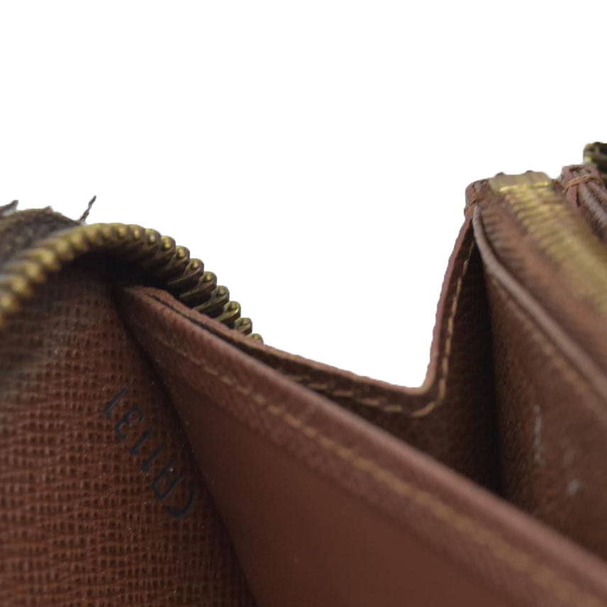 $915 Louis Vuitton 2011 LV Monogram Zippy Wallet CA1131