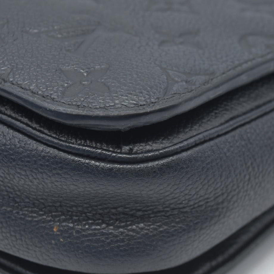 $3000 Louis Vuitton Monogram Pochette Métis SD0139