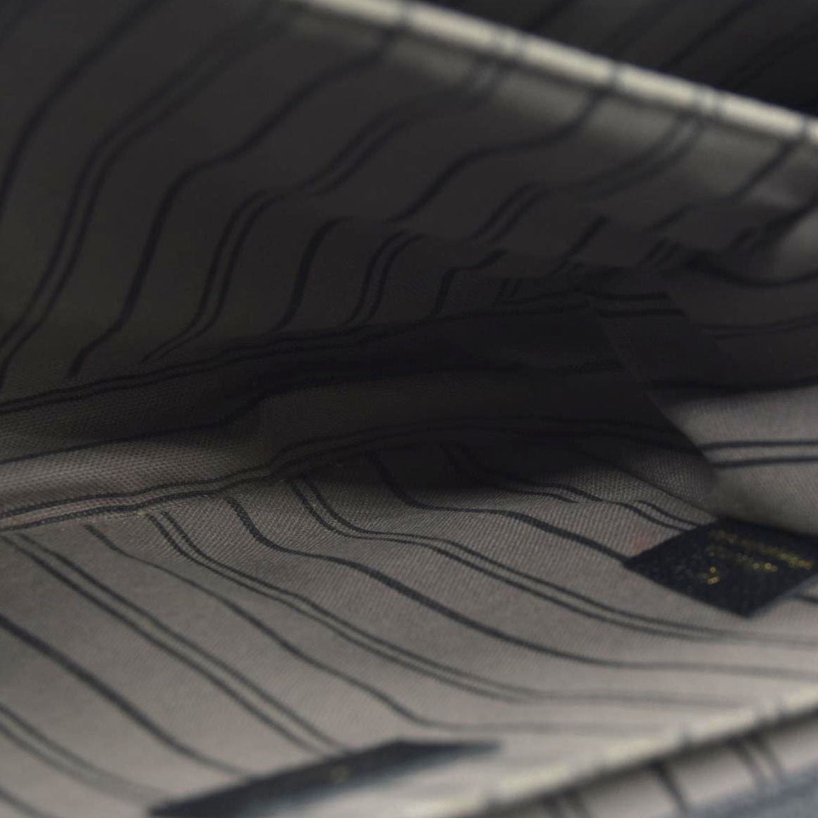 $3000 Louis Vuitton Monogram Pochette Métis SD0139