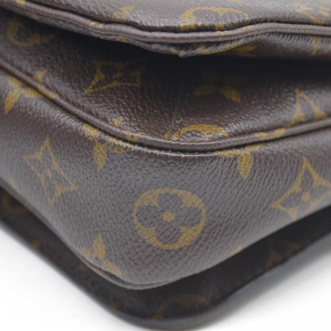 $2760 2016 Louis Vuitton  Monogram Pochette Metis DU1166