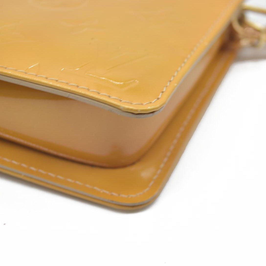 $740 Louis Vuitton  Vernis Lexington Pochette Beige