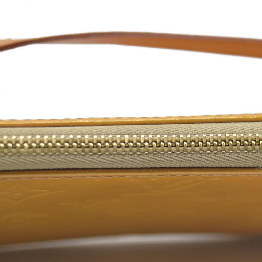 $740 Louis Vuitton  Vernis Lexington Pochette Beige