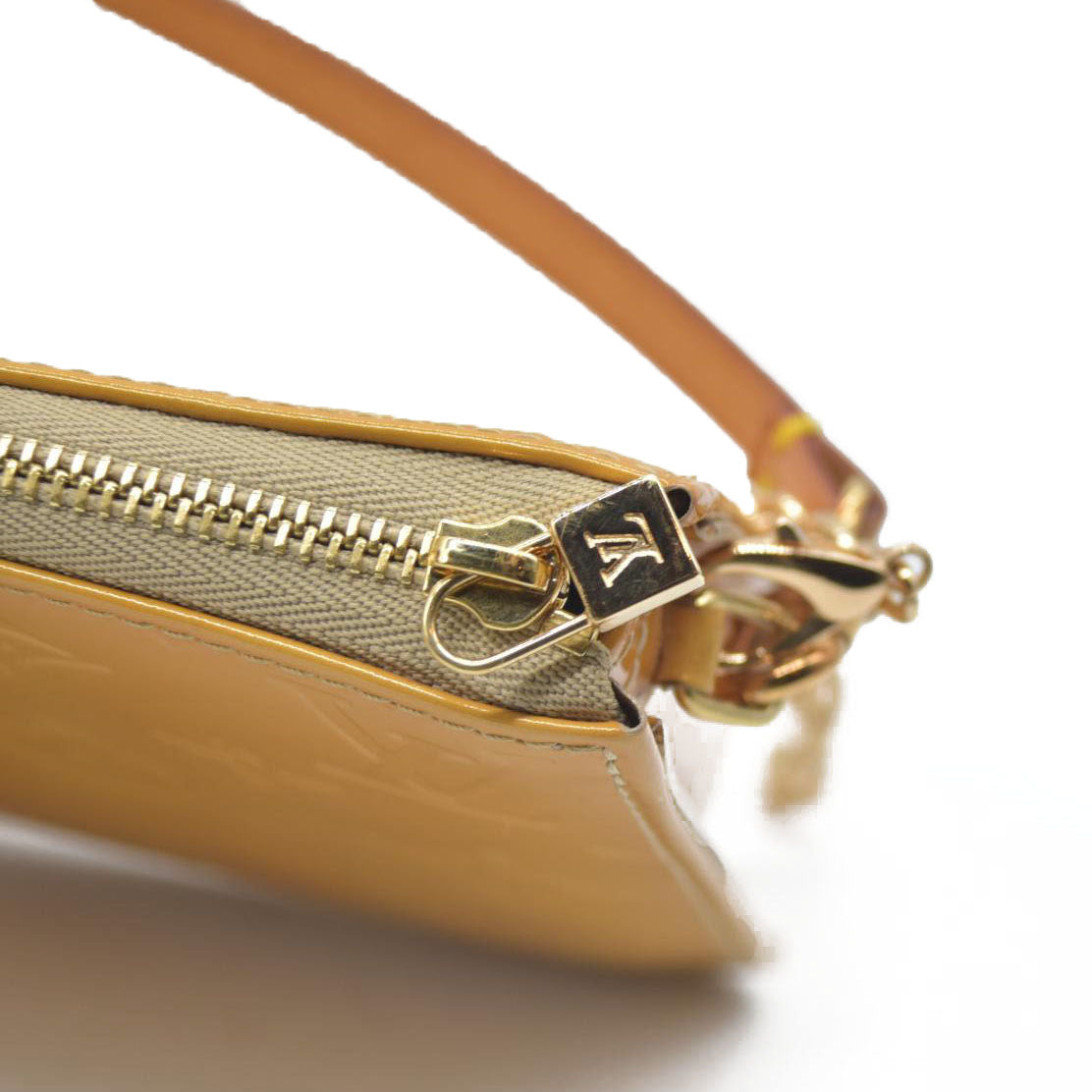 $740 Louis Vuitton  Vernis Lexington Pochette Beige