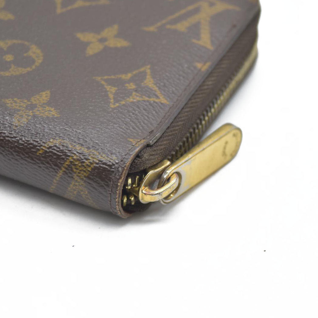 AUCTION $915 Louis Vuitton  Monogram Zippy Wallet CA0122