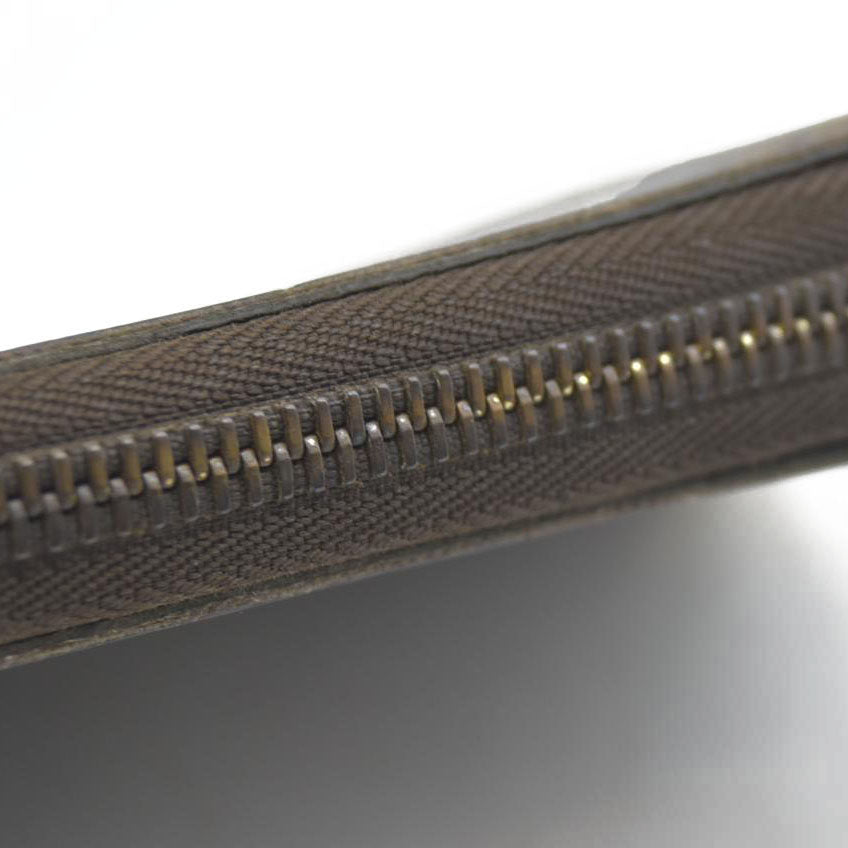 AUCTION $915 Louis Vuitton  Monogram Zippy Wallet CA0122