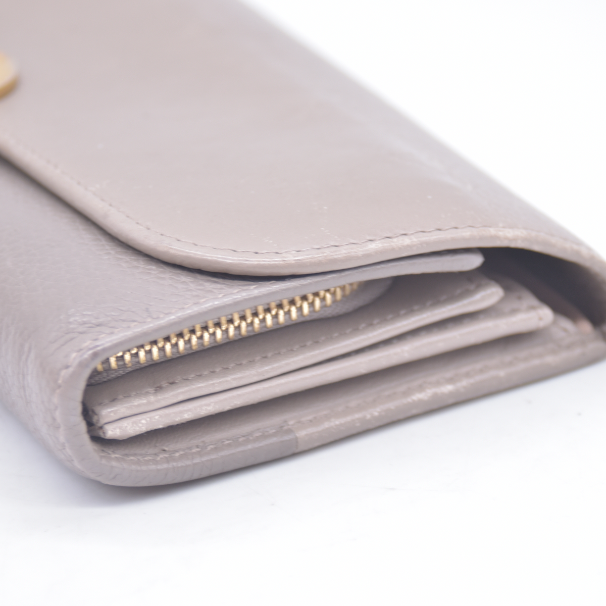 $525 Chloe Indy Long Flap Wallet Beige
