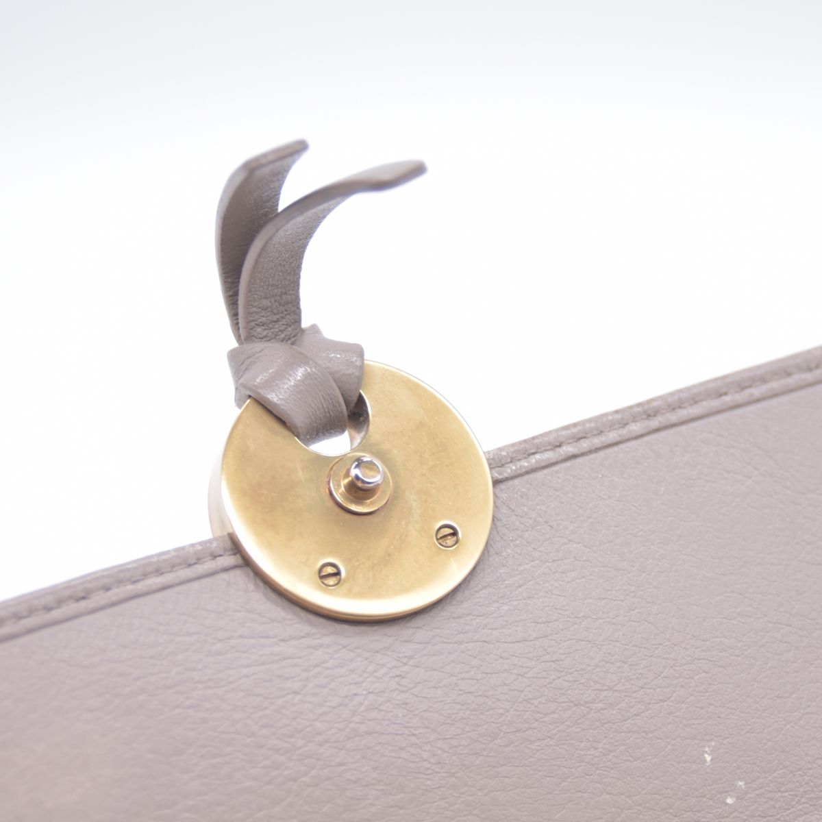 $525 Chloe Indy Long Flap Wallet Beige