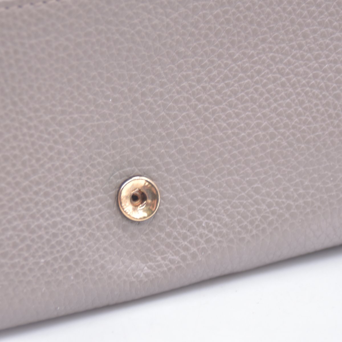 $525 Chloe Indy Long Flap Wallet Beige