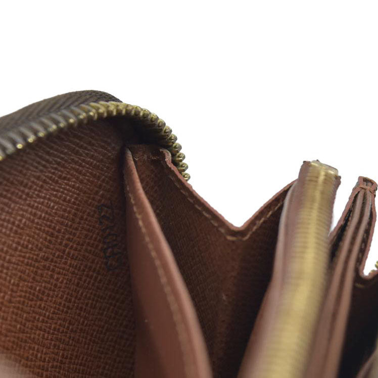 AUCTION $915 Louis Vuitton  Monogram Zippy Wallet CA0122