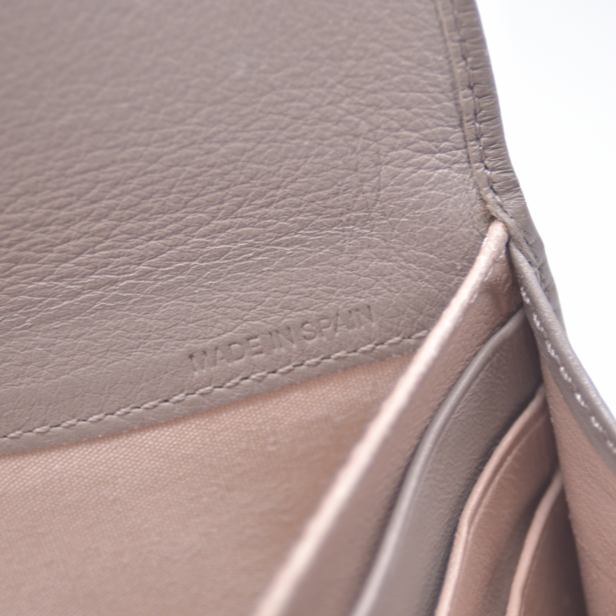 $525 Chloe Indy Long Flap Wallet Beige