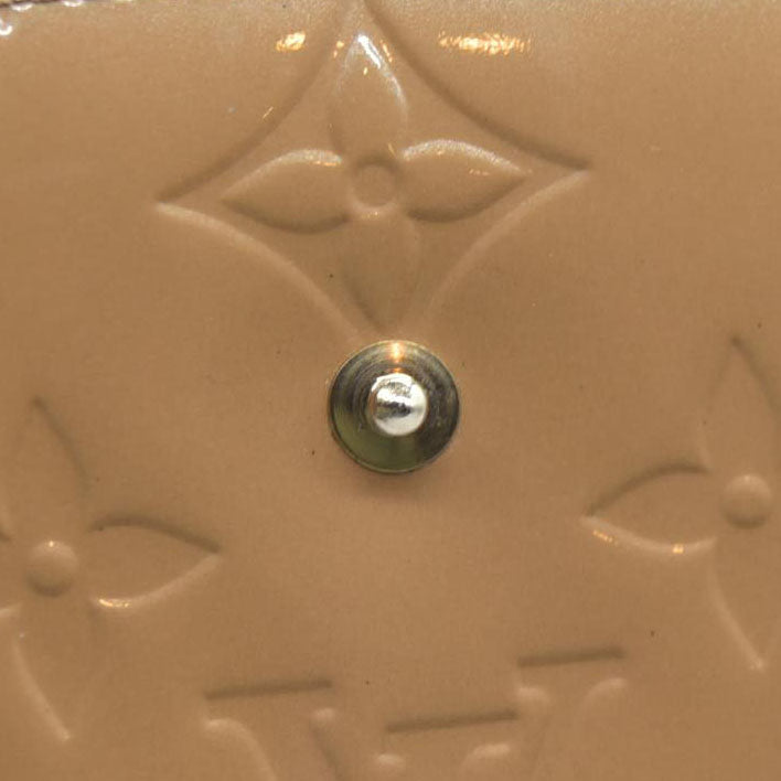 AUCTION $935 Louis Vuitton  Vernis French Purse Wallet Beige