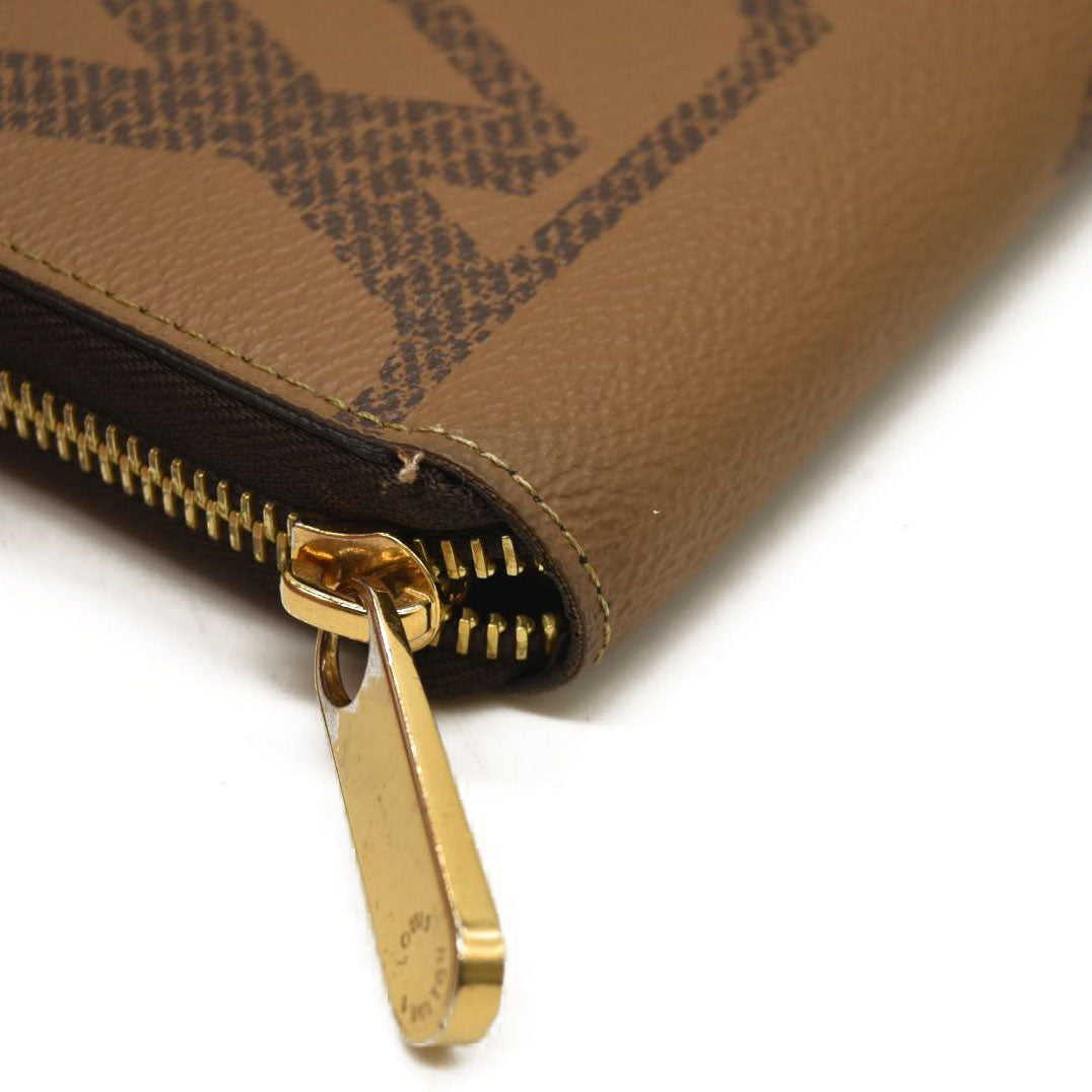 LOUIS VUITTON  Reverse Monogram Giant Zippy Wallet CA0290