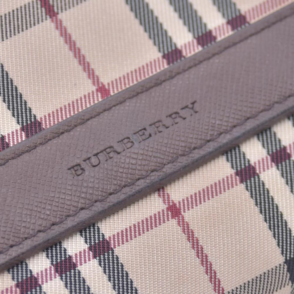 $395 Burberry House Check Medium Folding Wallet CONSIGNMENT 10021215