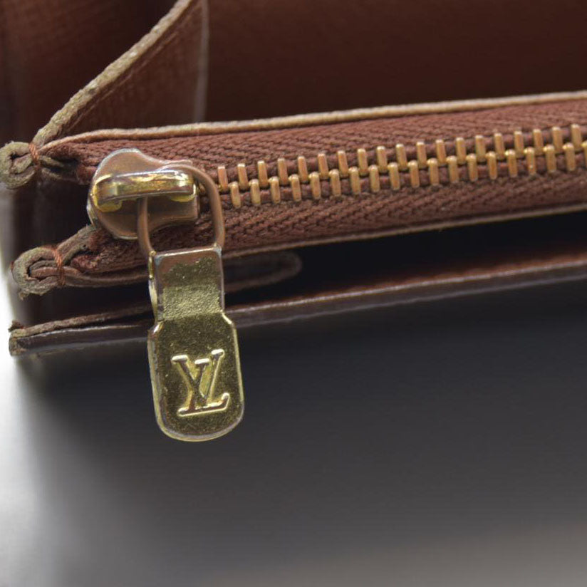 AUCTION $720 Louis Vuitton Monogram Portefeiulle Sarah Long Bifold Wallet Brown AN1921