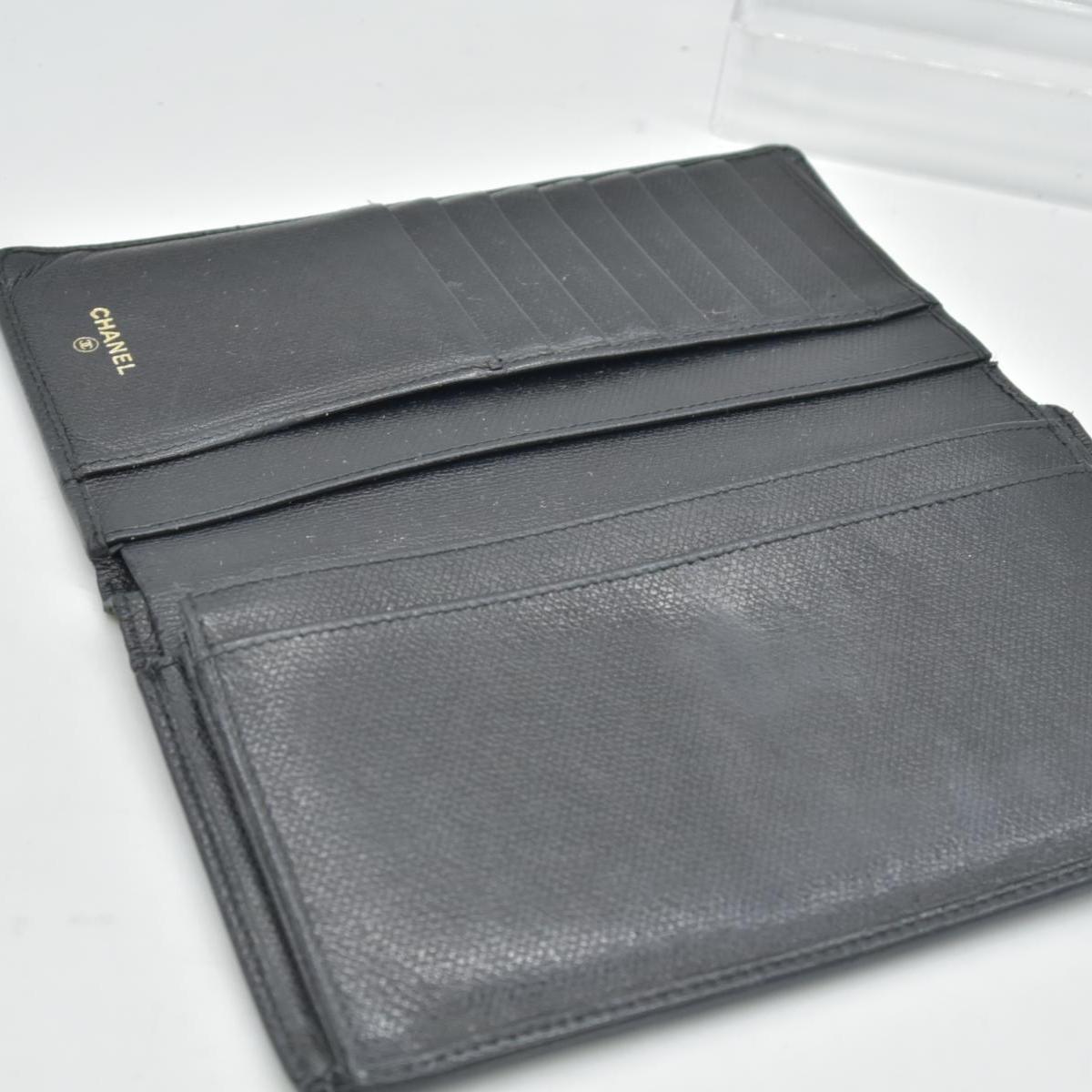 $925 Chanel  Interlocking CC Logo Leather Wallet CONSIGNMENT