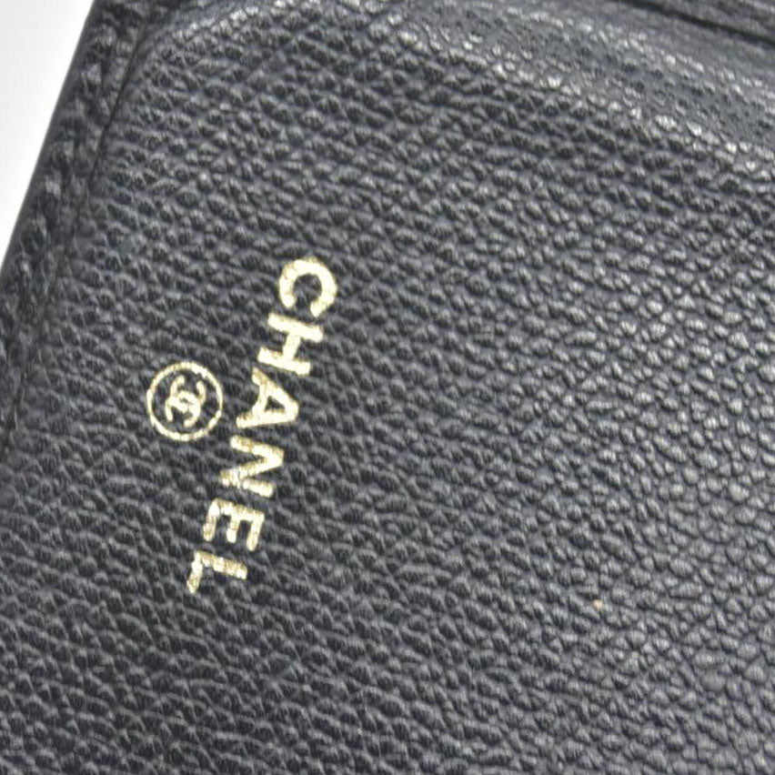 $925 Chanel  Interlocking CC Logo Leather Wallet CONSIGNMENT