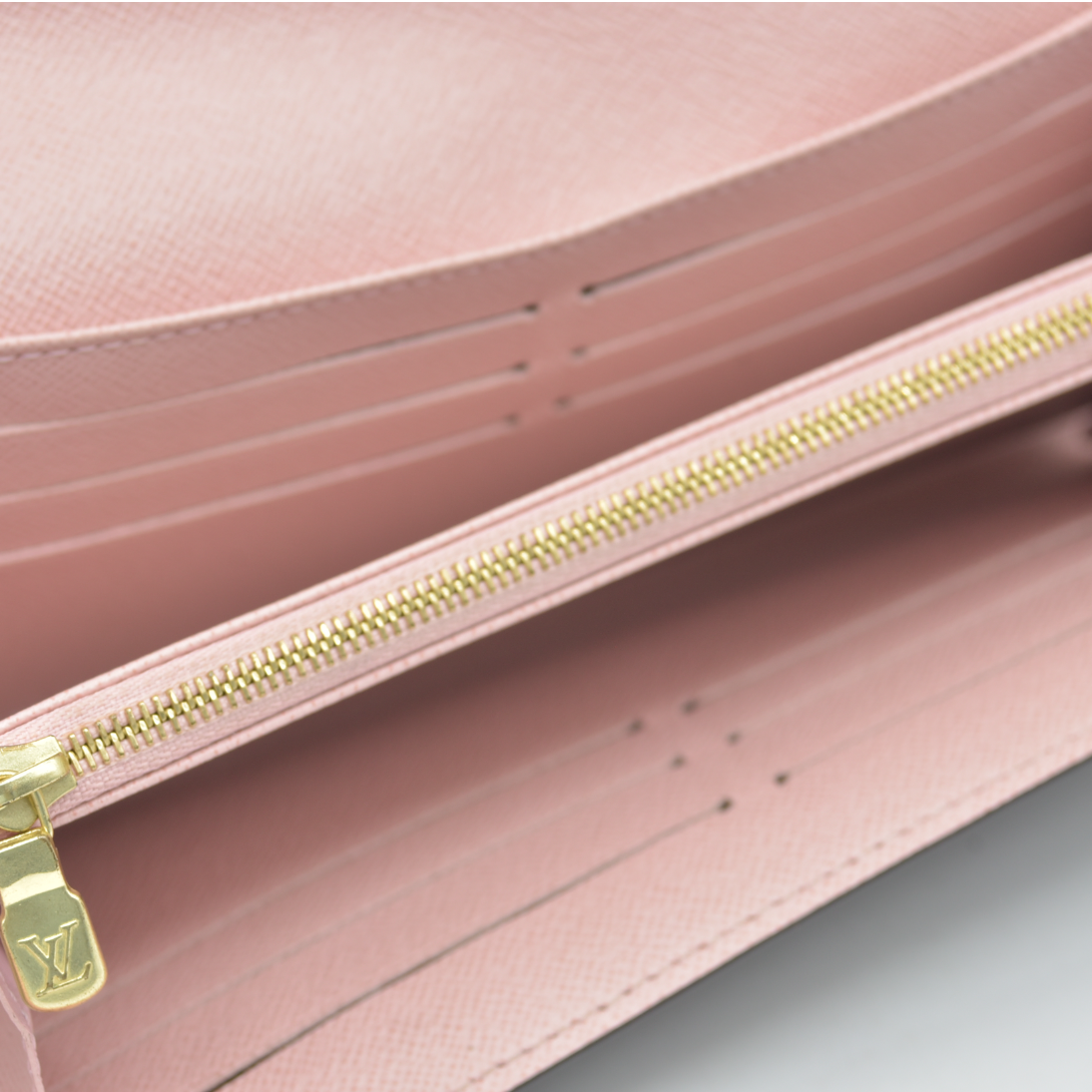 $775 Louis Vuitton  Monogram Sarah Wallet NM Rose Ballerine RFID