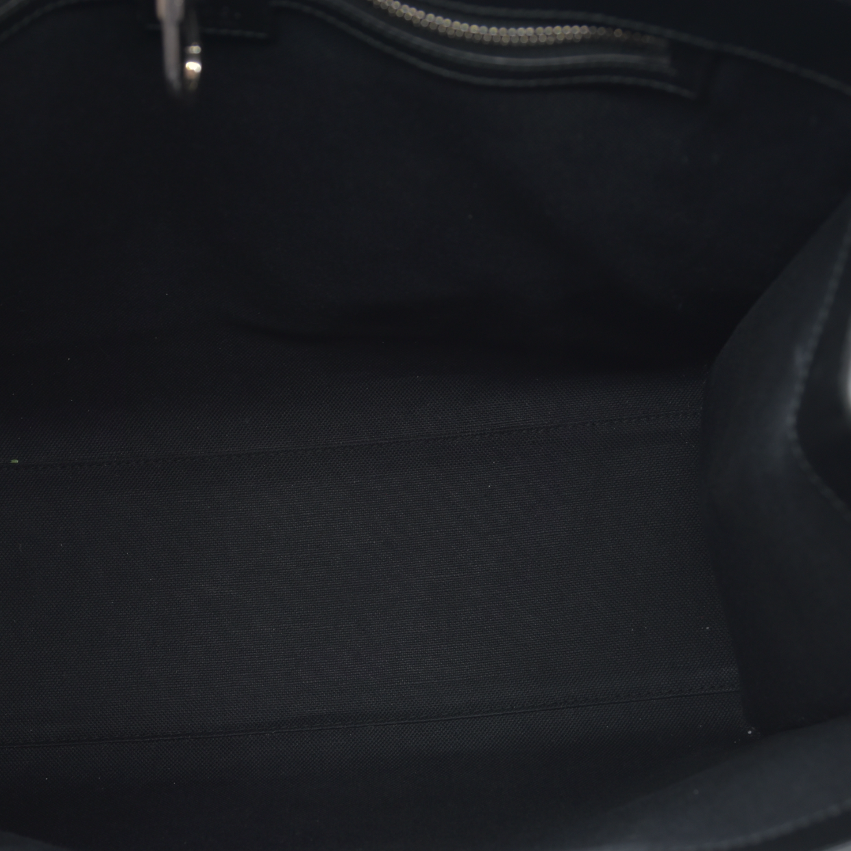 $2150 GUCCI GG Supreme Monogram Textured Dollar Calfskin Medium Retro Interlocking G Tote Bag in Black