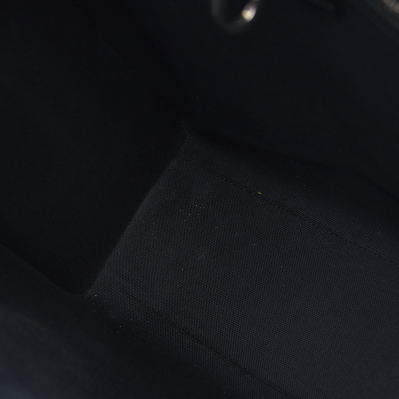 $2150 GUCCI GG Supreme Monogram Textured Dollar Calfskin Medium Retro Interlocking G Tote Bag in Black